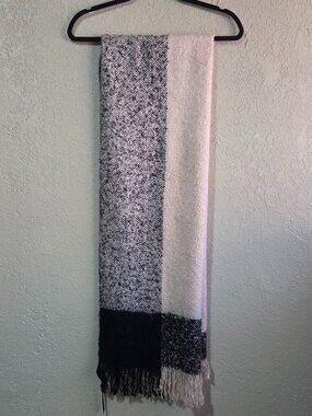 Tahari Knit Shawl Scarf Wrap Black Gray Cream Geometric Color block Oversized